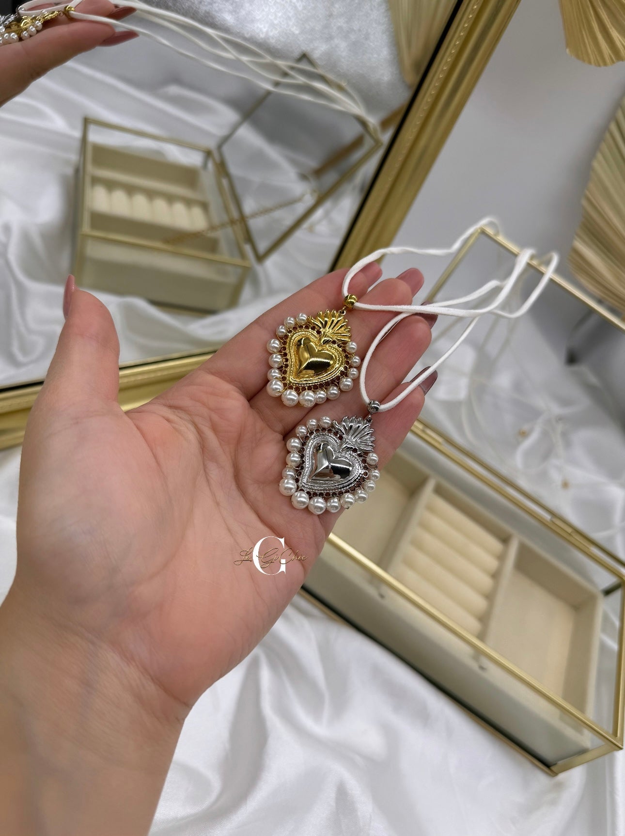 Choker “Cuore sacro con perle”