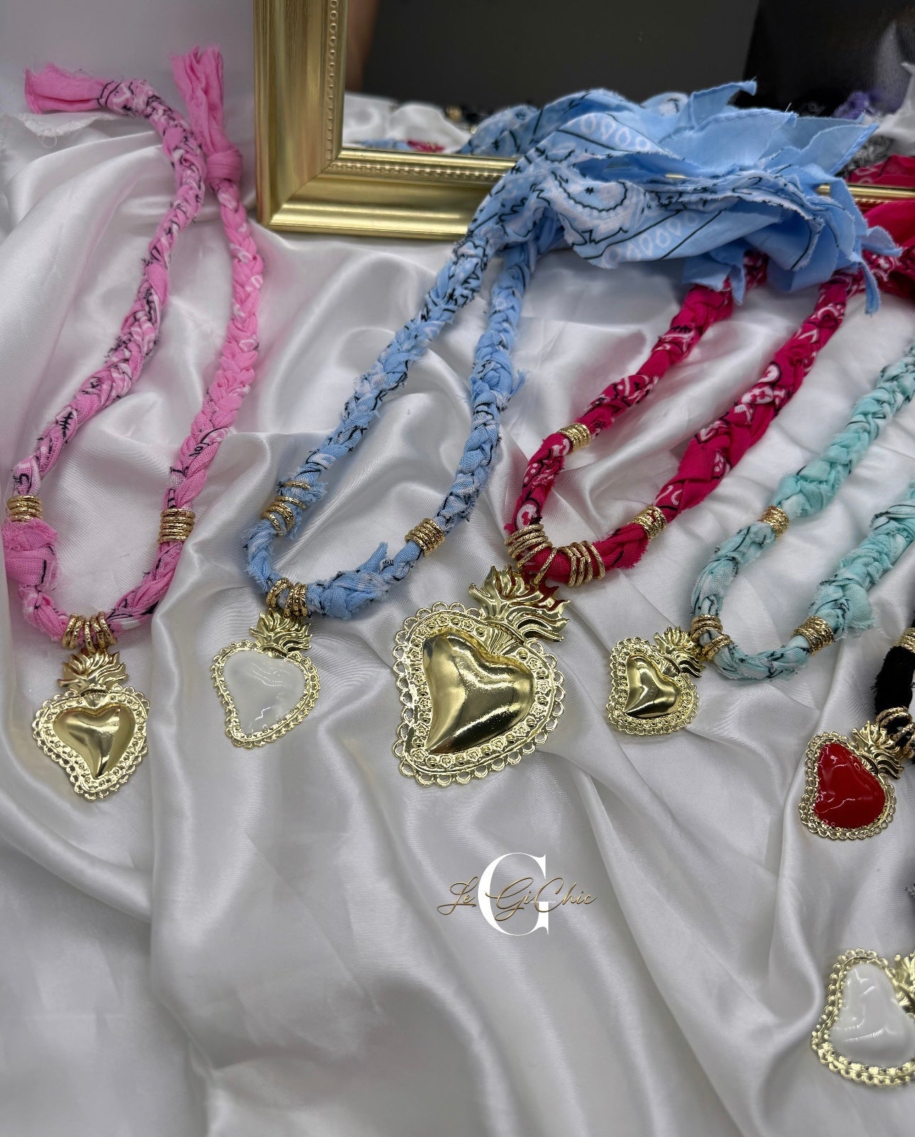 Collana “Bandana Sacris”