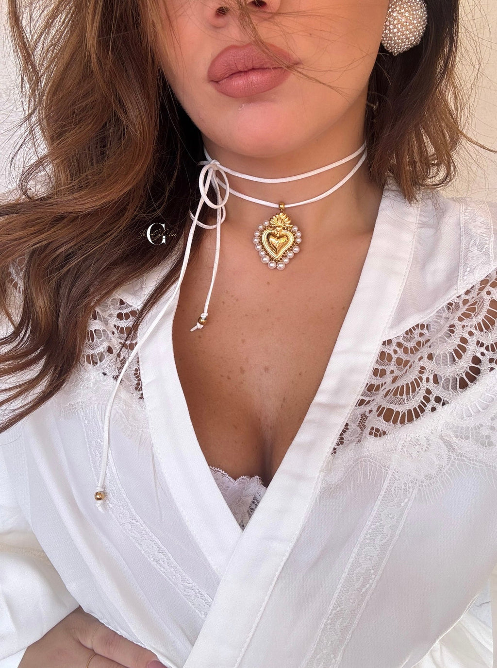 Choker “Cuore sacro con perle”
