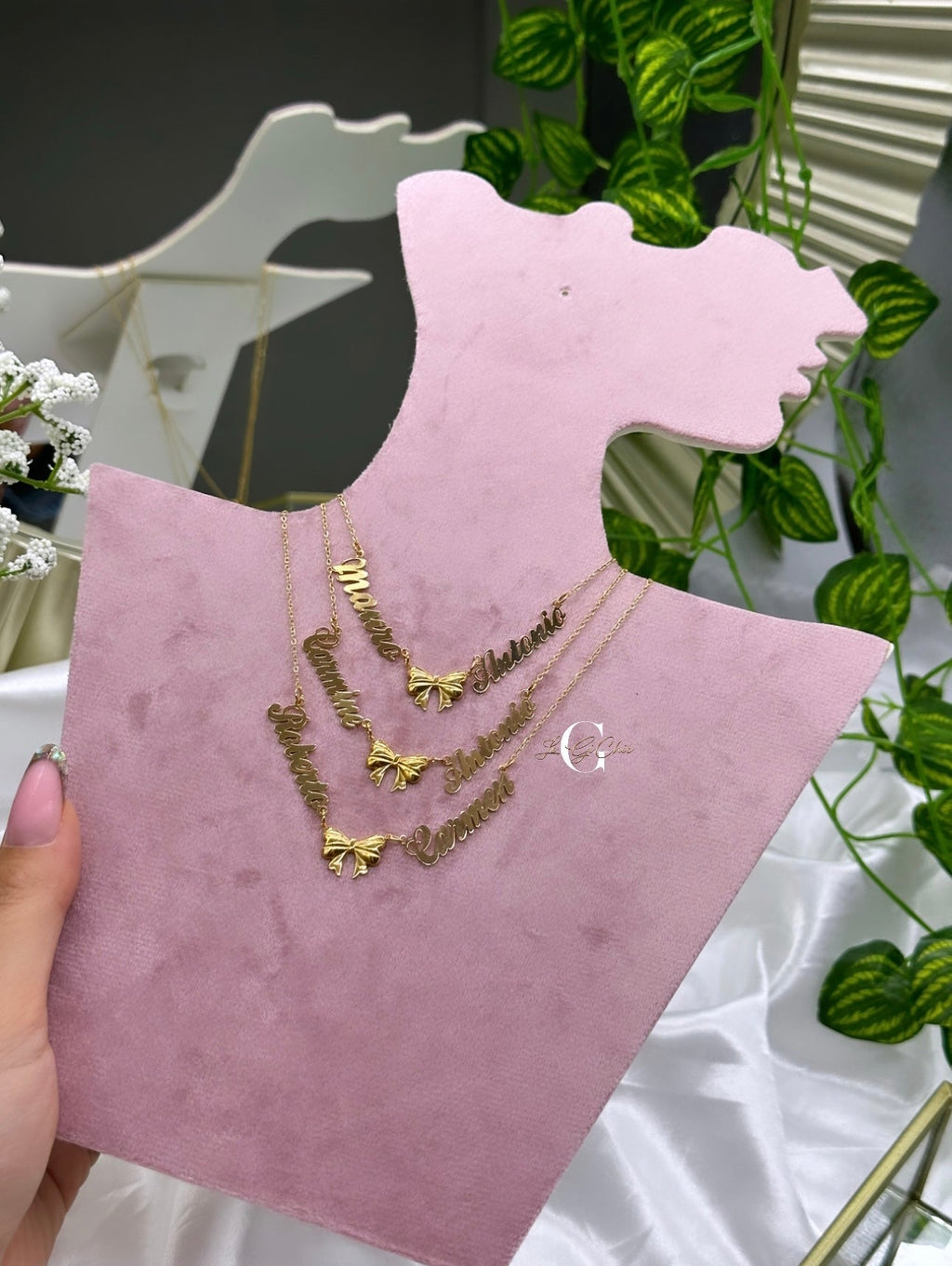 Collana “Fiocco con girocollo di nomi”