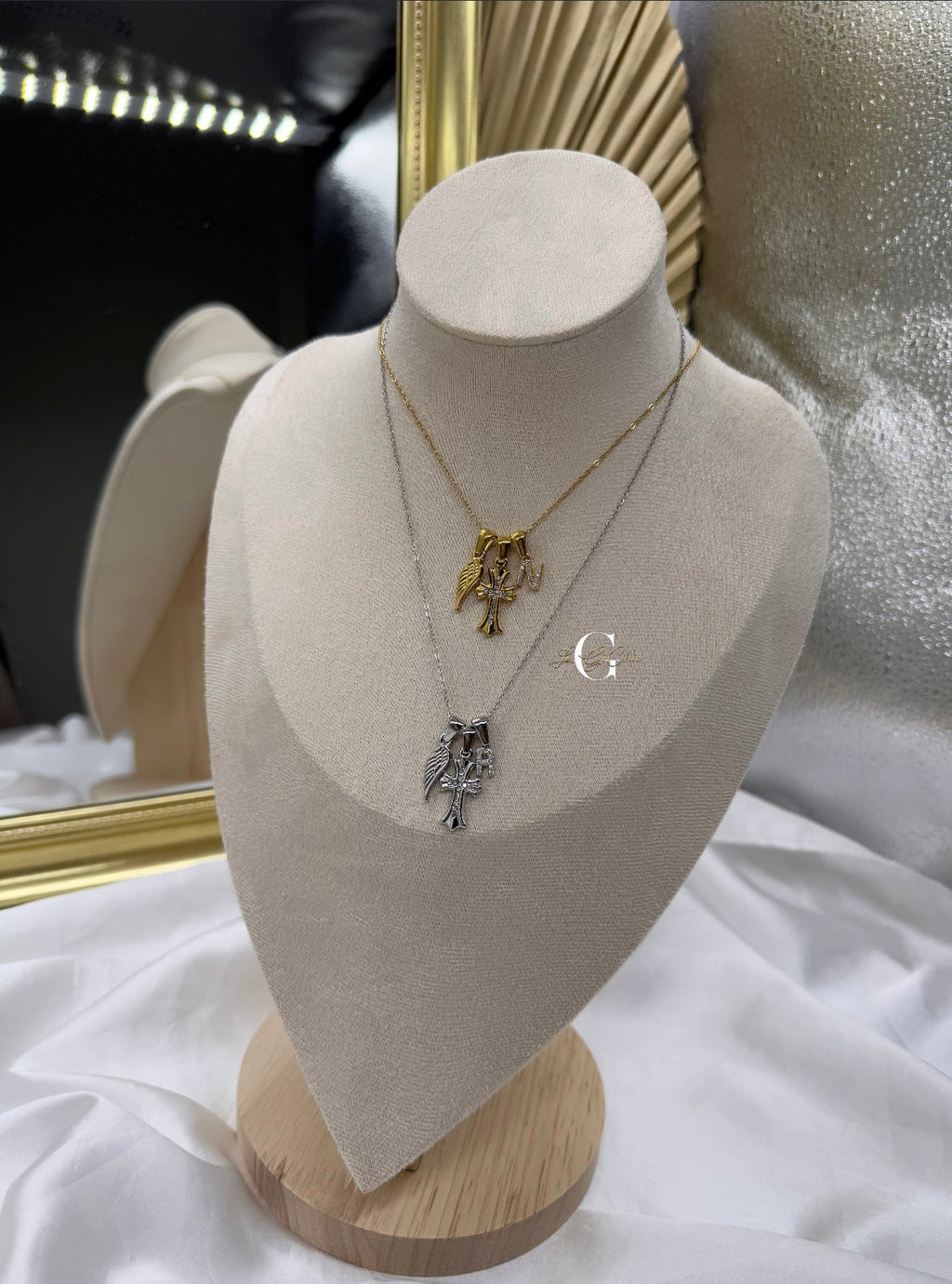 Collana “Ali, croce e iniziale”